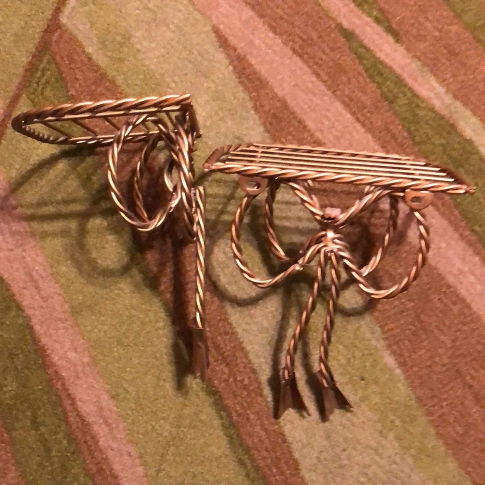 Vintage 1970’s boho Homco brass tone ribbon wall shelves - Picture 9 of 9